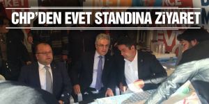 CHP, Ak Parti’nin “evet” standını ziyaret etti