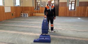 Gölbaşı Belediyesi camileri temizledi