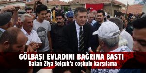 Bakan Selçuk'a baba ocağında sevgi seli