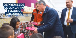 Başkan Şimşek depremzede çocukların yüzünü güldürdü