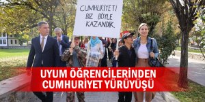 UYUM ÖĞRENCİLERİNDEN CUMHURİYET YÜRÜYÜŞÜ