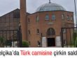 Camiye saldırıp Türk bayrağını indirdiler