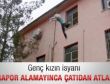 Rapor alamayınca çatıdan atladı