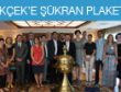 İŞİTME ENGELLİLERDEN BAŞKAN GÖKÇEK’E ŞÜKRAN PLAKETİ…